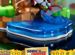 Sonic the Hedgehog - Sonic the Hedgehog vs Chopper 11” Diorama Statue