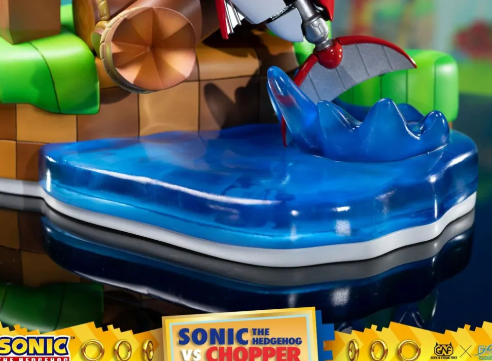 Sonic the Hedgehog - Sonic the Hedgehog vs Chopper 11” Diorama Statue