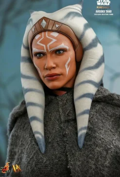 Star Wars: The Mandalorian - Ahsoka Tano 1/6th Scale Hot Toys Action Figure