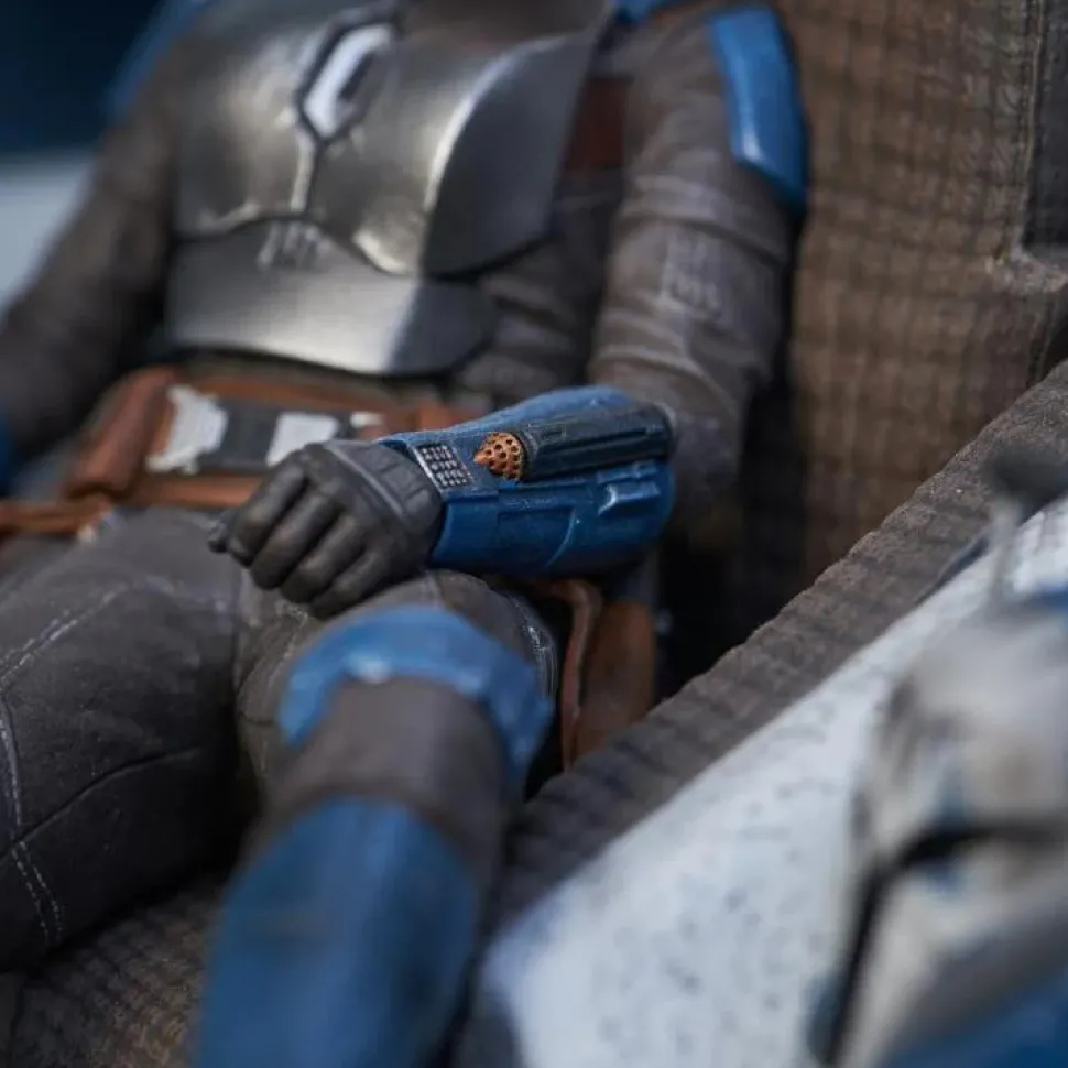 Star Wars: The Mandalorian - Bo-Katan on Throne Premier Collection 1/7th Scale Statue