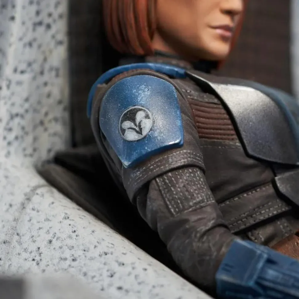 Star Wars: The Mandalorian - Bo-Katan on Throne Premier Collection 1/7th Scale Statue