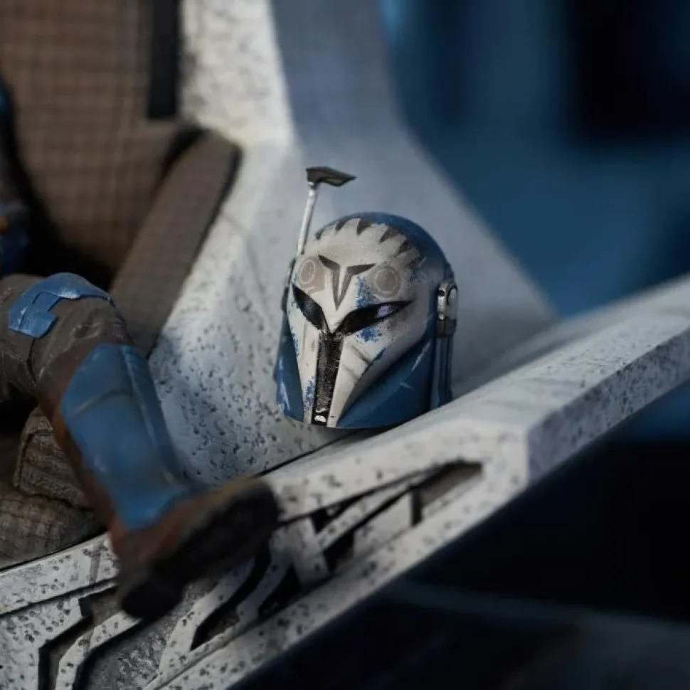Star Wars: The Mandalorian - Bo-Katan on Throne Premier Collection 1/7th Scale Statue