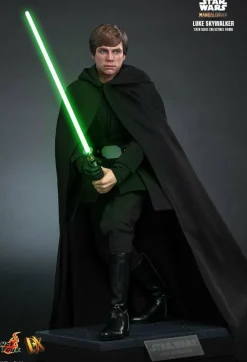 Star Wars: The Mandalorian - Luke Skywalker 1/6th Scale Hot Toys Action Figure