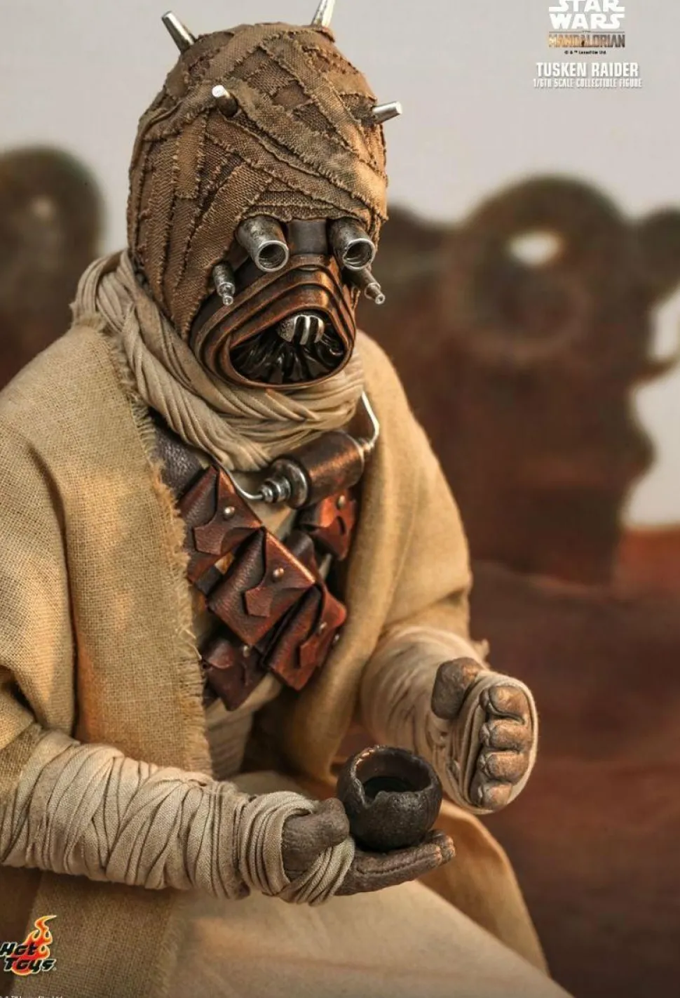 Star Wars: The Mandalorian - Tusken Raider 1/6th Scale Hot Toys Action Figure