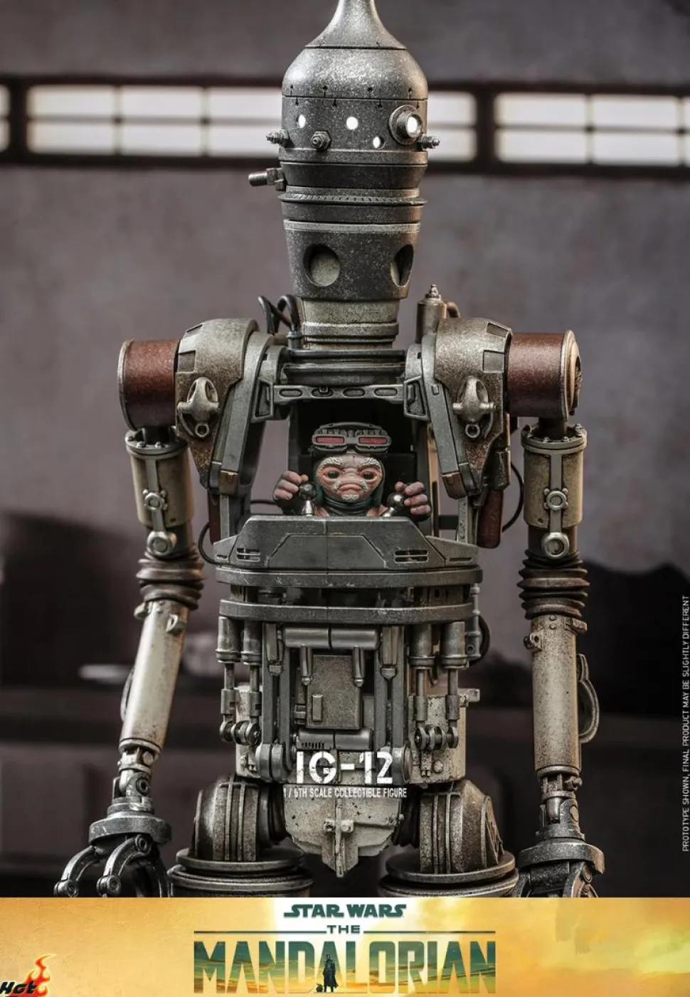 Star Wars: The Mandalorian - IG-12 1/6th Scale Hot Toys Action Figure