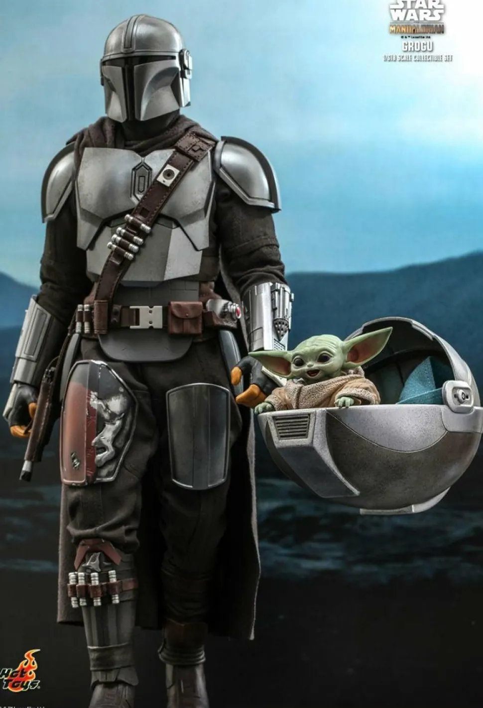 Star Wars: The Mandalorian - Grogu 1/6th Scale Hot Toys Action Figure Set