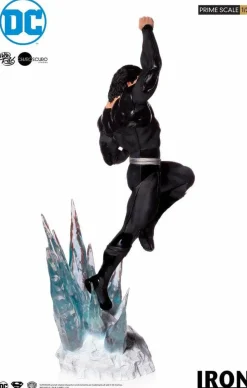 Superman - Black Suit Superman 1/3 Scale Statue by Ivan Reis