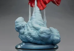 Superman - Superman Premium Format Statue by The Kucharek Brothers