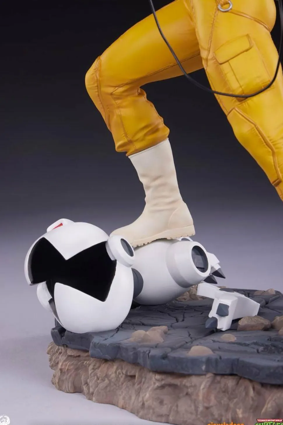 Teenage Mutant Ninja Turtles (1987) - April O'Neil 1/4 Scale Statue