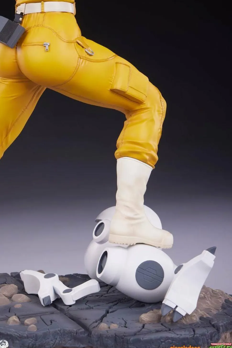 Teenage Mutant Ninja Turtles (1987) - April O'Neil 1/4 Scale Statue