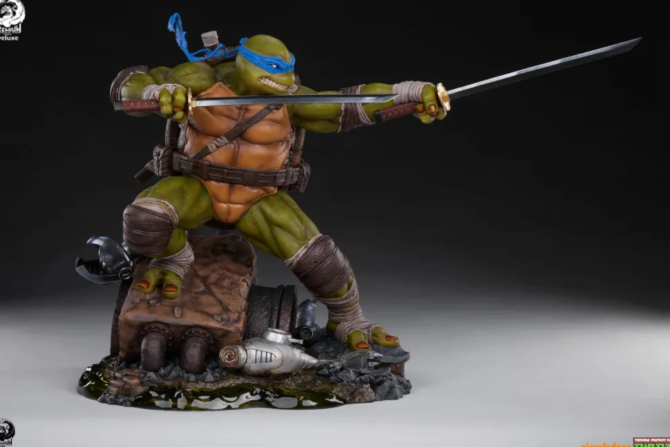 Teenage Mutant Ninja Turtles - Leonardo Deluxe 1/3 Scale Statue