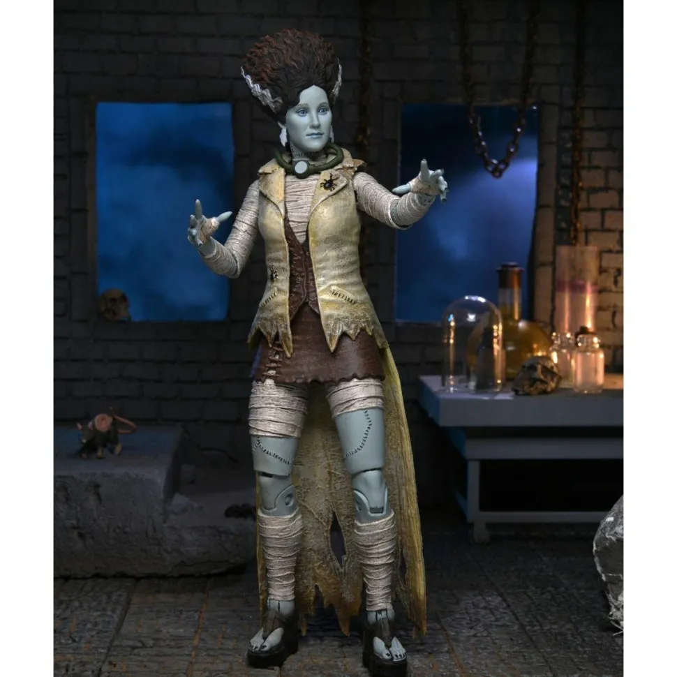 Teenage Mutant Ninja Turtles x Universal Monsters - April O'Neil as The Bride of Frankenstein Ultimate 7" Scale Action Figure
