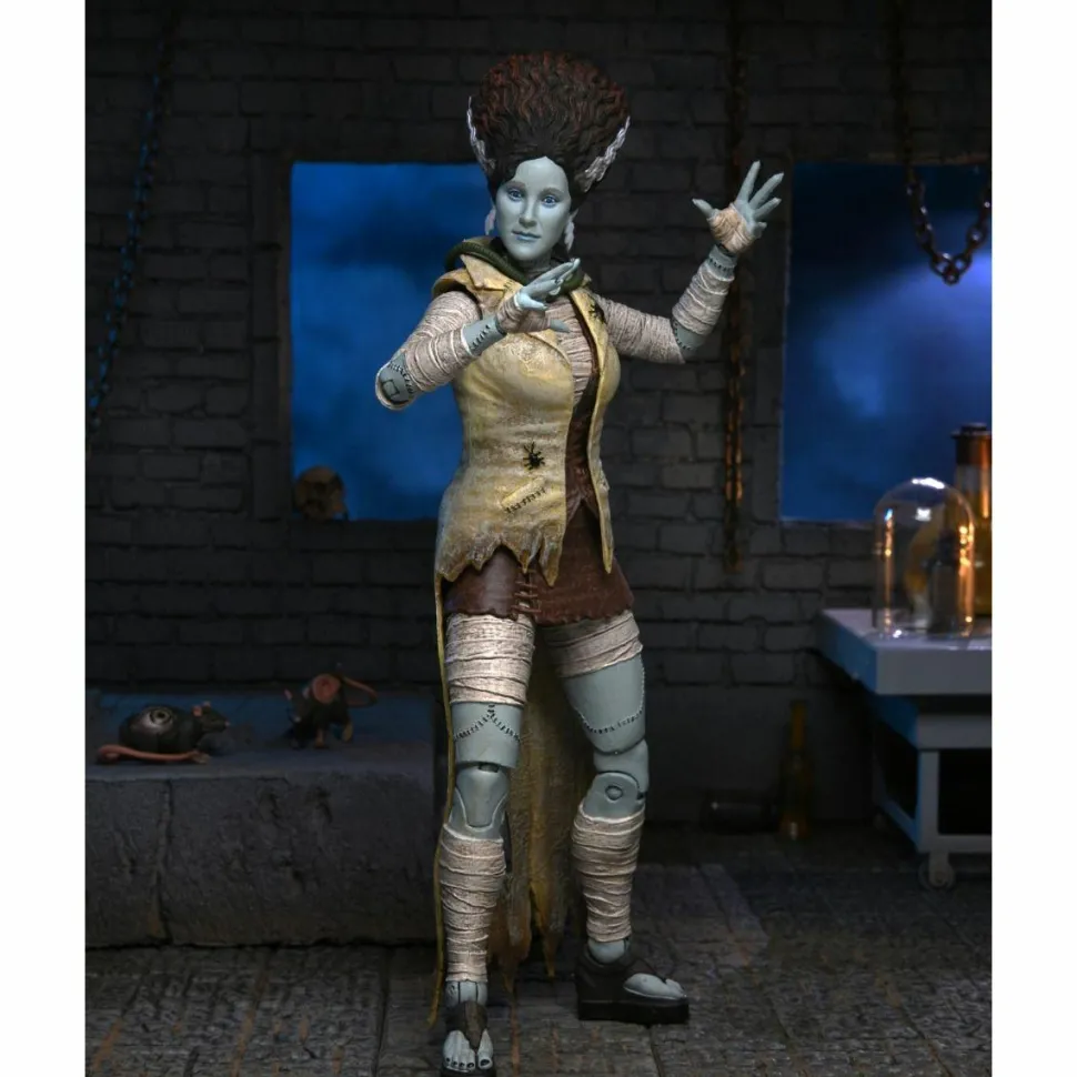 Teenage Mutant Ninja Turtles x Universal Monsters - April O'Neil as The Bride of Frankenstein Ultimate 7" Scale Action Figure