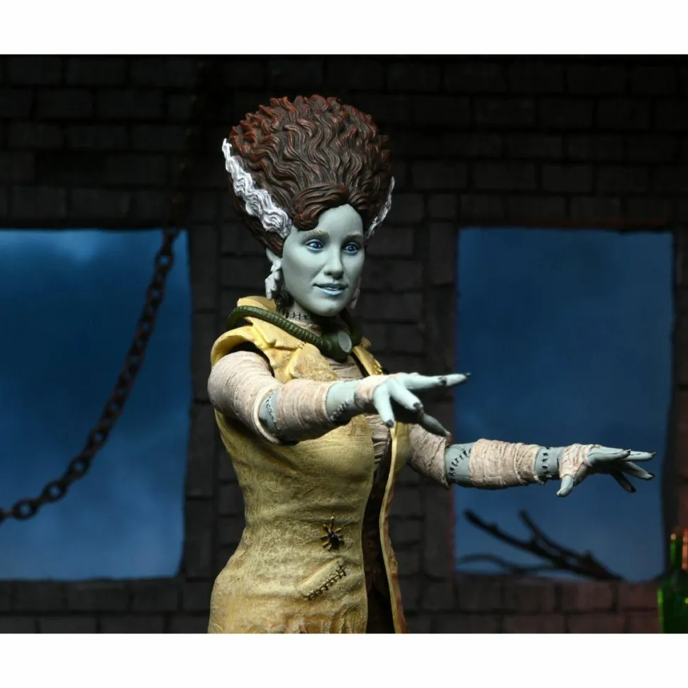 Teenage Mutant Ninja Turtles x Universal Monsters - April O'Neil as The Bride of Frankenstein Ultimate 7" Scale Action Figure