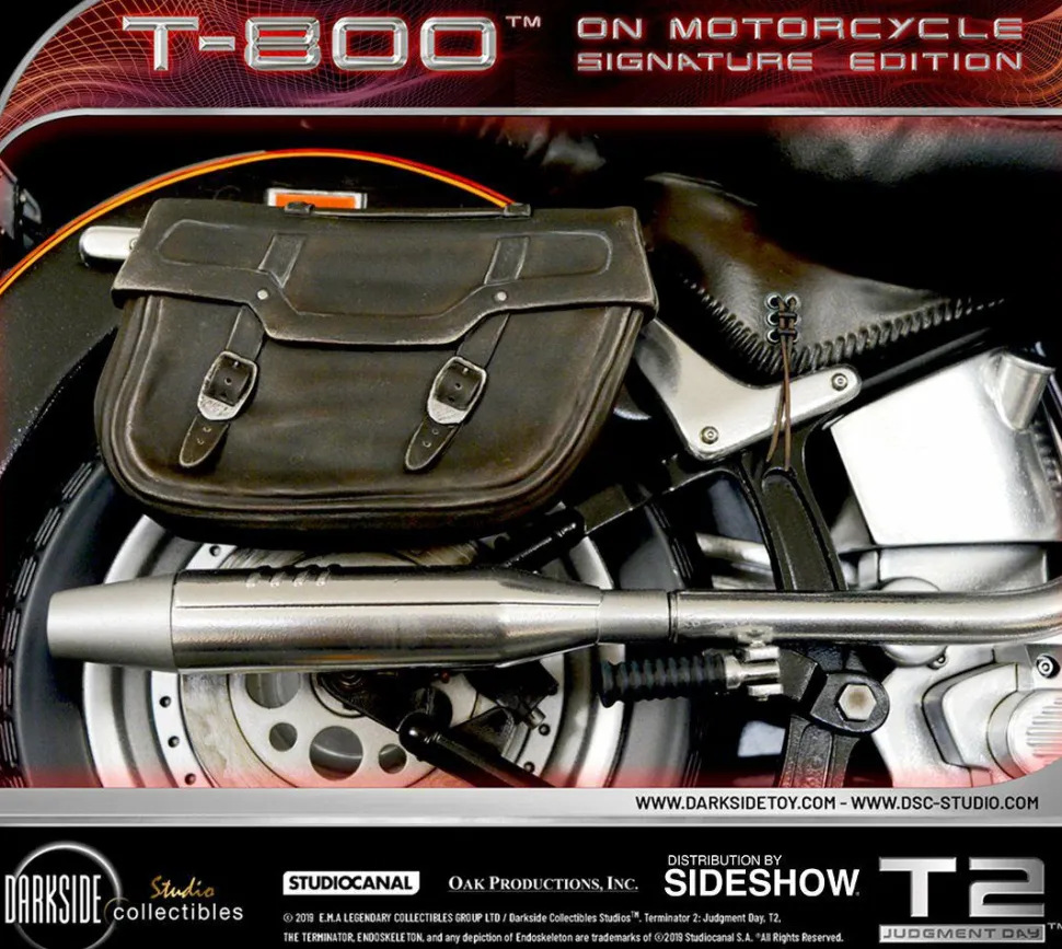 Terminator 2: Judgment Day - T-800 on Motorcycle 1/4 Scale Diorama Statue