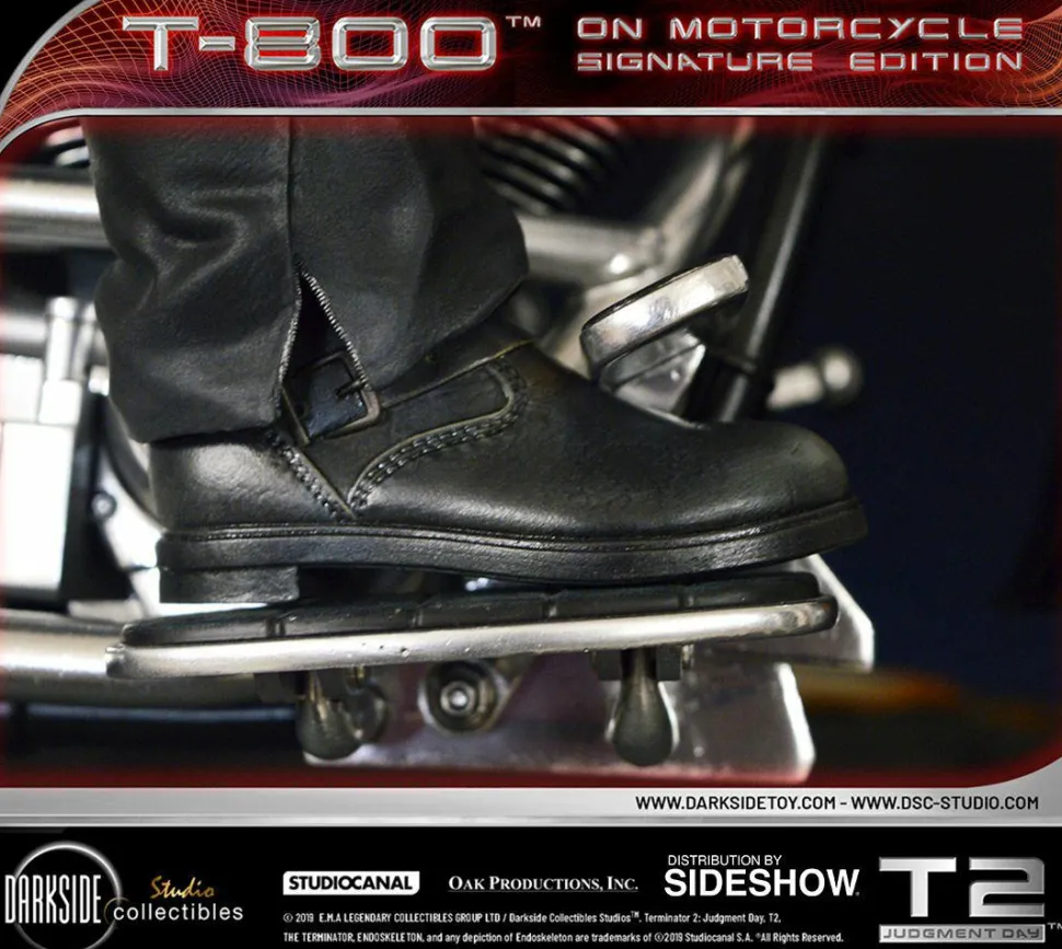 Terminator 2: Judgment Day - T-800 on Motorcycle 1/4 Scale Diorama Statue