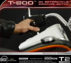 Terminator 2: Judgment Day - T-800 on Motorcycle 1/4 Scale Diorama Statue