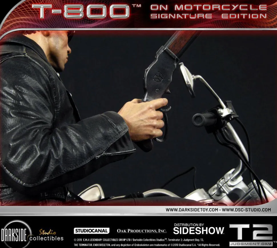 Terminator 2: Judgment Day - T-800 on Motorcycle 1/4 Scale Diorama Statue