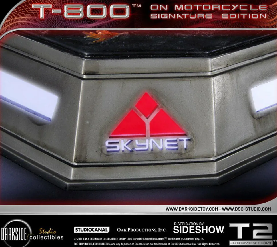 Terminator 2: Judgment Day - T-800 on Motorcycle 1/4 Scale Diorama Statue