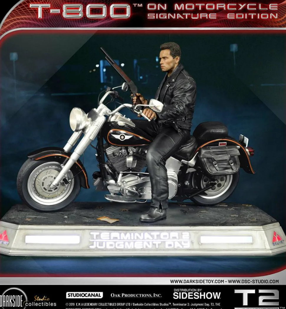 Terminator 2: Judgment Day - T-800 on Motorcycle 1/4 Scale Diorama Statue