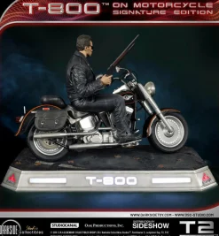 Terminator 2: Judgment Day - T-800 on Motorcycle 1/4 Scale Diorama Statue