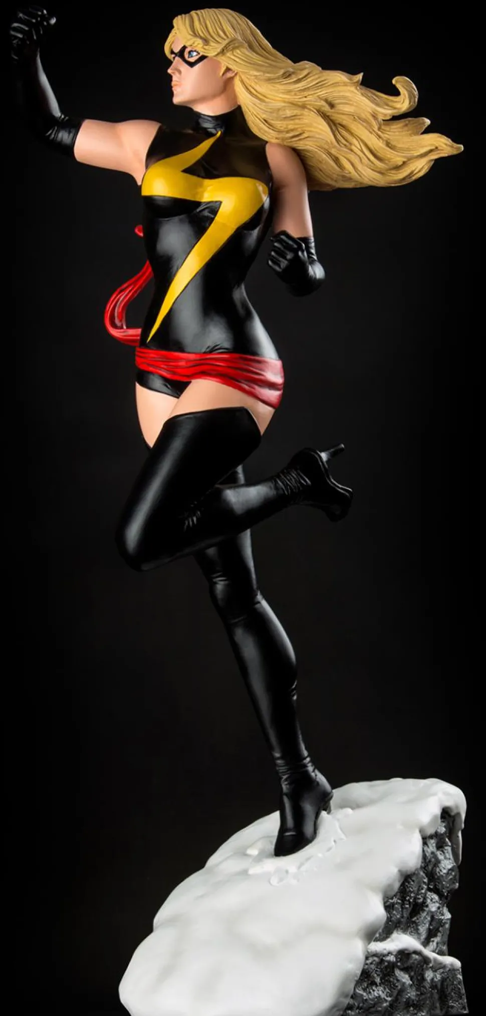 The Avengers - Ms. Marvel 1/6th Scale Limited Edition Statue
