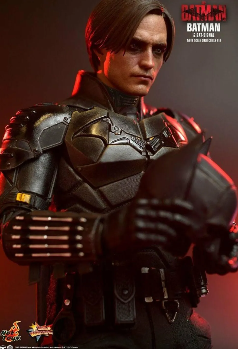 The Batman (2022) - Batman & Bat-Signal 1/6th Scale Hot Toys Action Figure Set