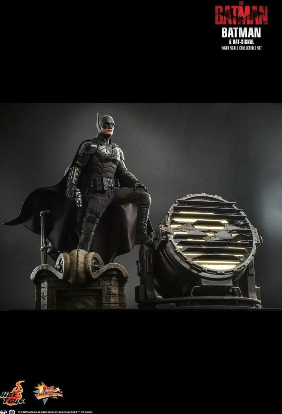 The Batman (2022) - Batman & Bat-Signal 1/6th Scale Hot Toys Action Figure Set