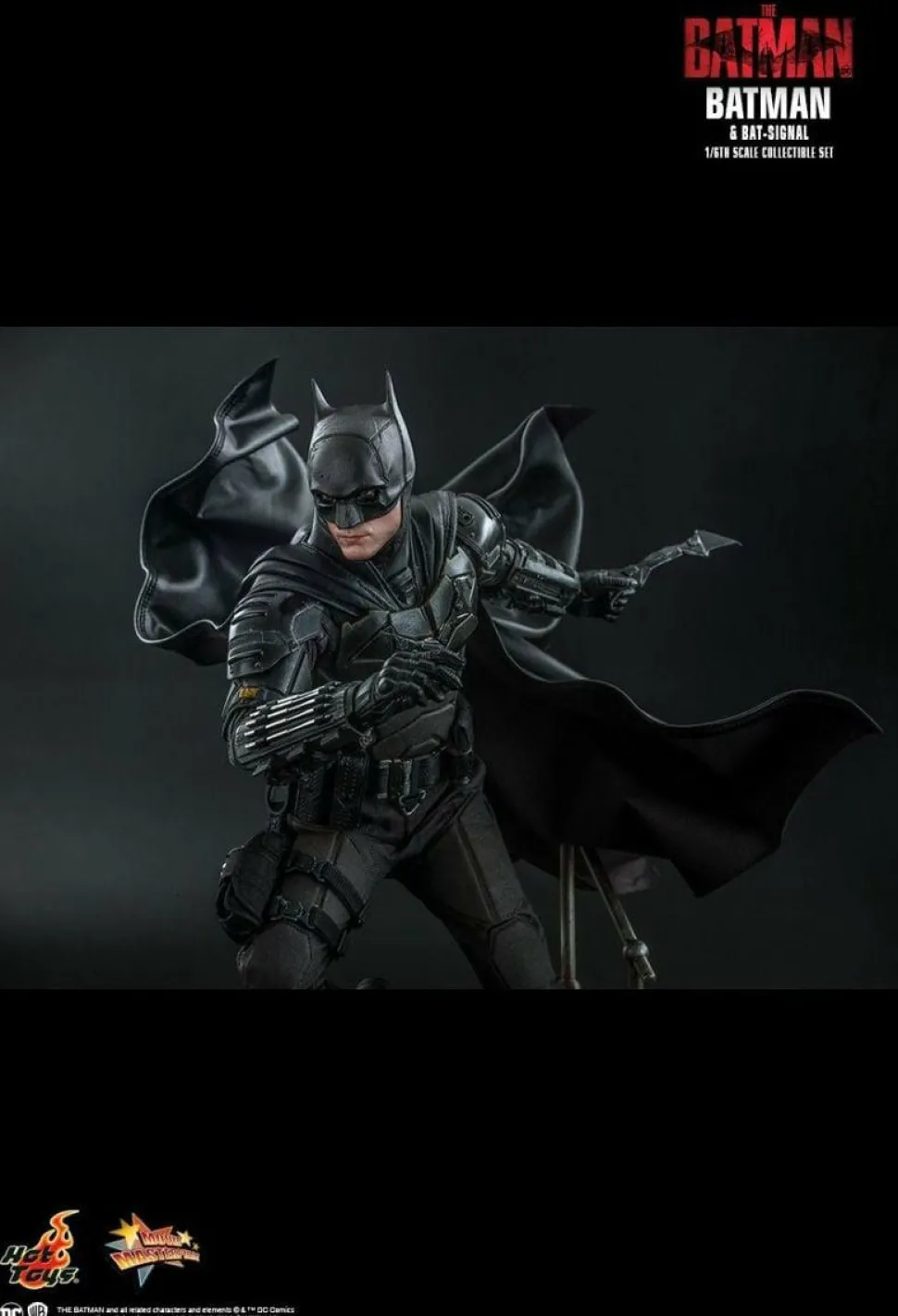 The Batman (2022) - Batman & Bat-Signal 1/6th Scale Hot Toys Action Figure Set