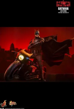 The Batman (2022) - Batman & Bat-Signal 1/6th Scale Hot Toys Action Figure Set