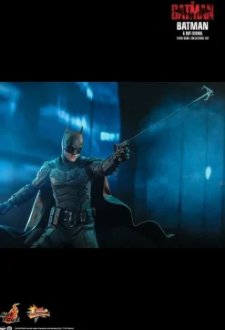 The Batman (2022) - Batman & Bat-Signal 1/6th Scale Hot Toys Action Figure Set