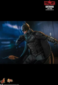 The Batman (2022) - Batman & Bat-Signal 1/6th Scale Hot Toys Action Figure Set