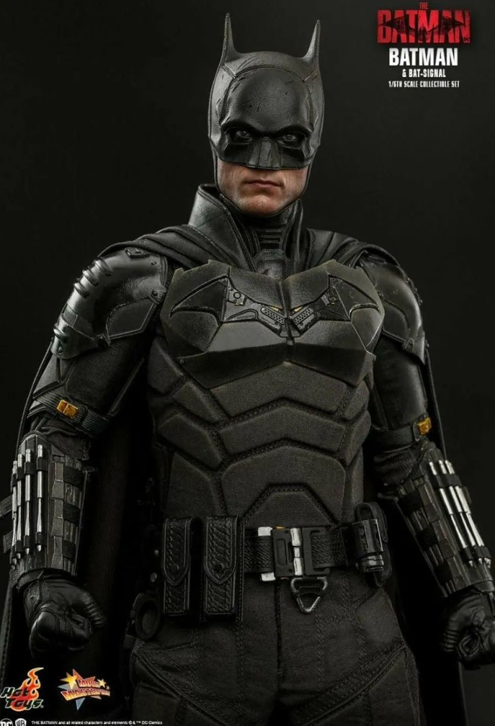 The Batman (2022) - Batman & Bat-Signal 1/6th Scale Hot Toys Action Figure Set