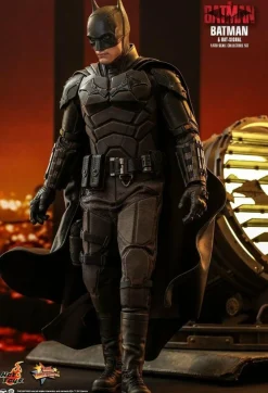 The Batman (2022) - Batman & Bat-Signal 1/6th Scale Hot Toys Action Figure Set