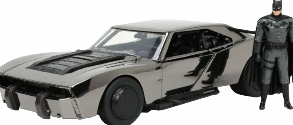 The Batman (2022) - Batman with Black Chrome Batmobile Hollywood Rides 1/24th Scale Die-Cast Vehicle Replica (2022 Convention Exclusive)