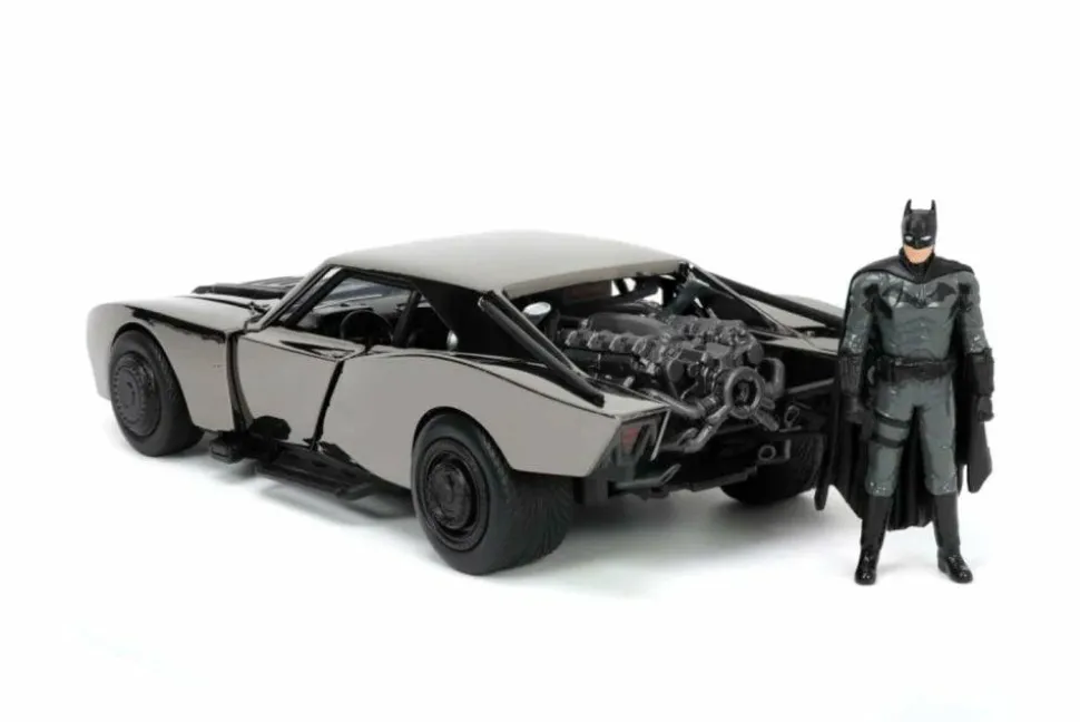 The Batman (2022) - Batman with Black Chrome Batmobile Hollywood Rides 1/24th Scale Die-Cast Vehicle Replica (2022 Convention Exclusive)