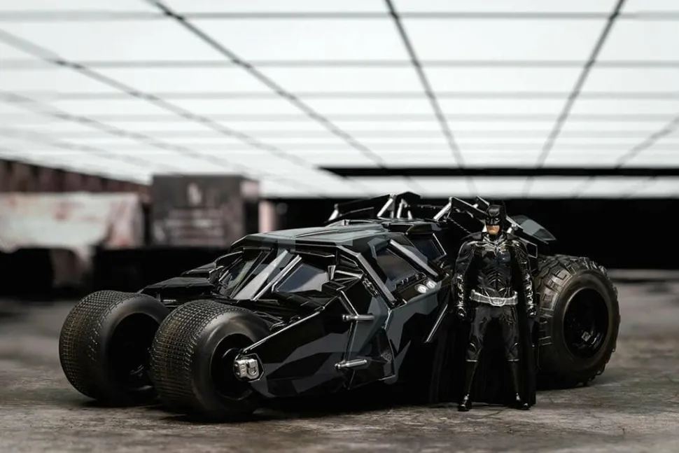 The Dark Knight (2008) - Batman & Tumbler Batmobile (Black Camo) 1/24th Scale Figure & Die-Cast Vehicle Replica Set (2023 SDCC Exclusive)