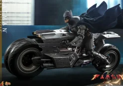 The Flash - Batman & Batcycle 1/6th Scale Hot Toys Action Figure (Set of 2)