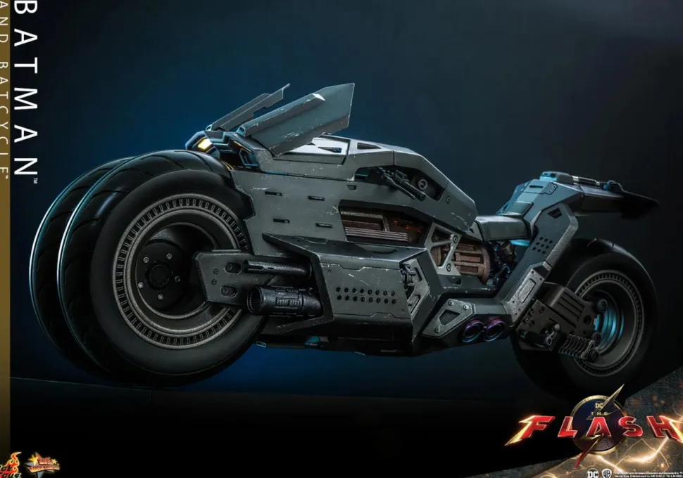 The Flash - Batman & Batcycle 1/6th Scale Hot Toys Action Figure (Set of 2)