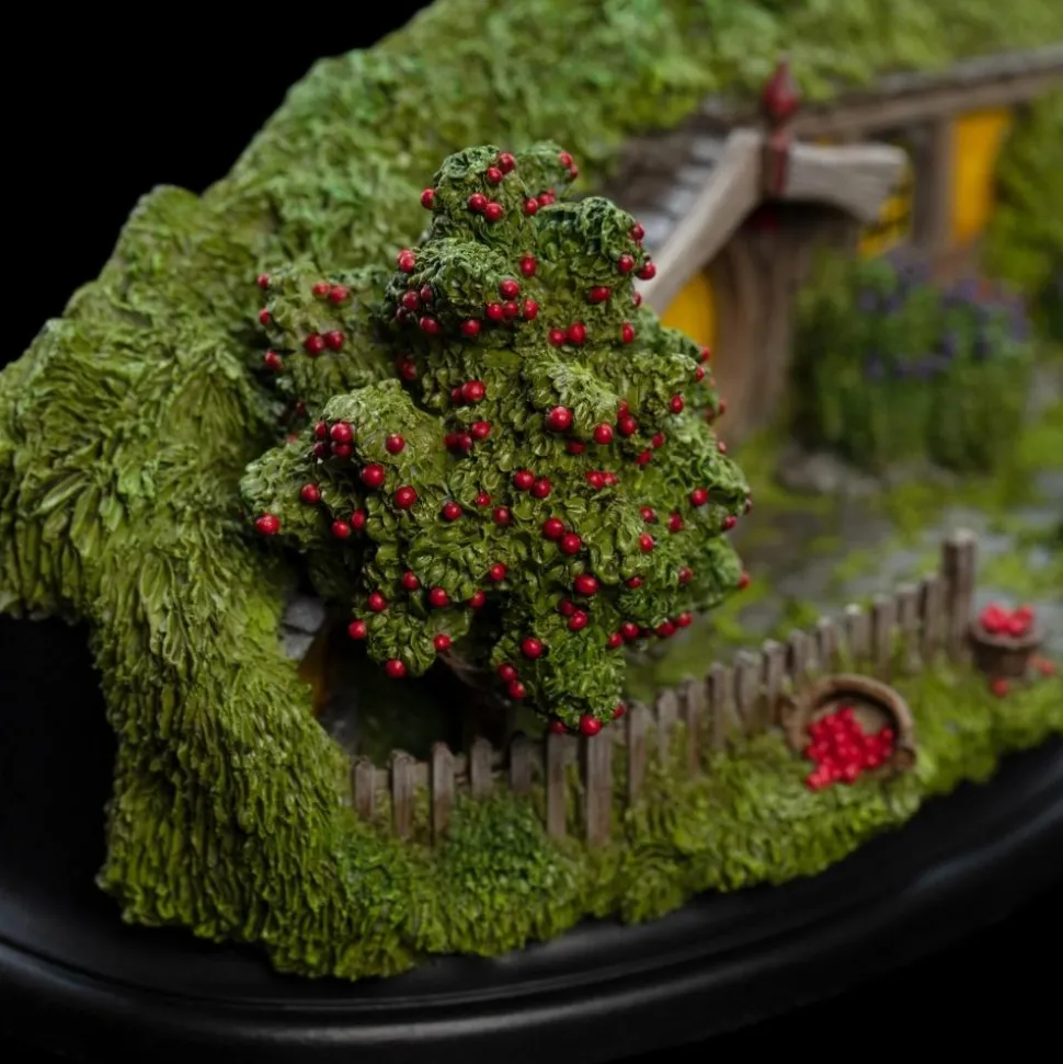 The Hobbit - 13 Apple Orchard Hobbit Hole 3" Diorama Statue