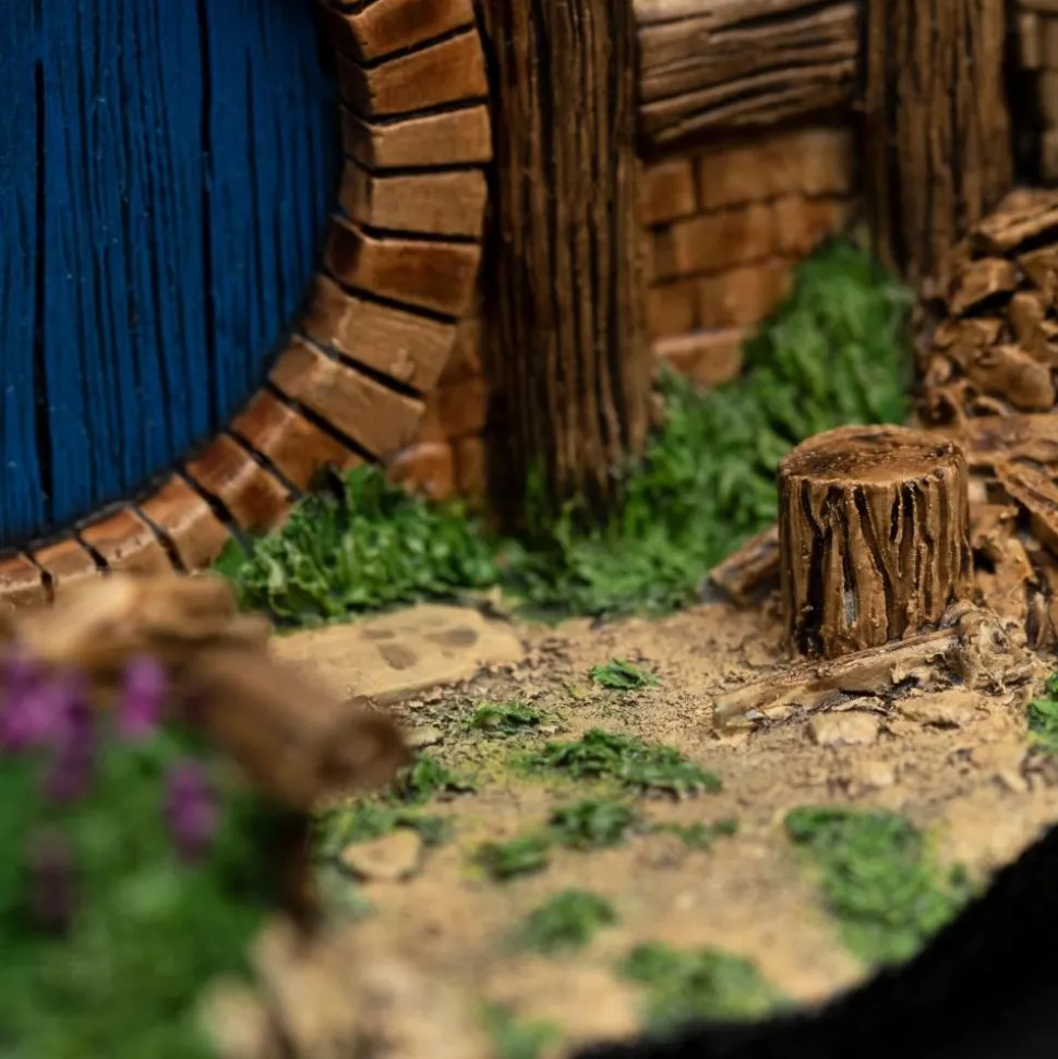 The Hobbit - 33 Lakeside Hobbit Hole 3" Diorama Statue