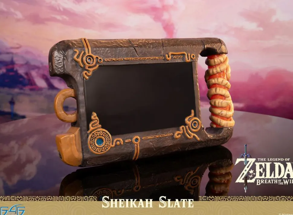 The Legend of Zelda: Breath of the Wild - Sheikah Slate 1:1 Scale Life-Size Statue
