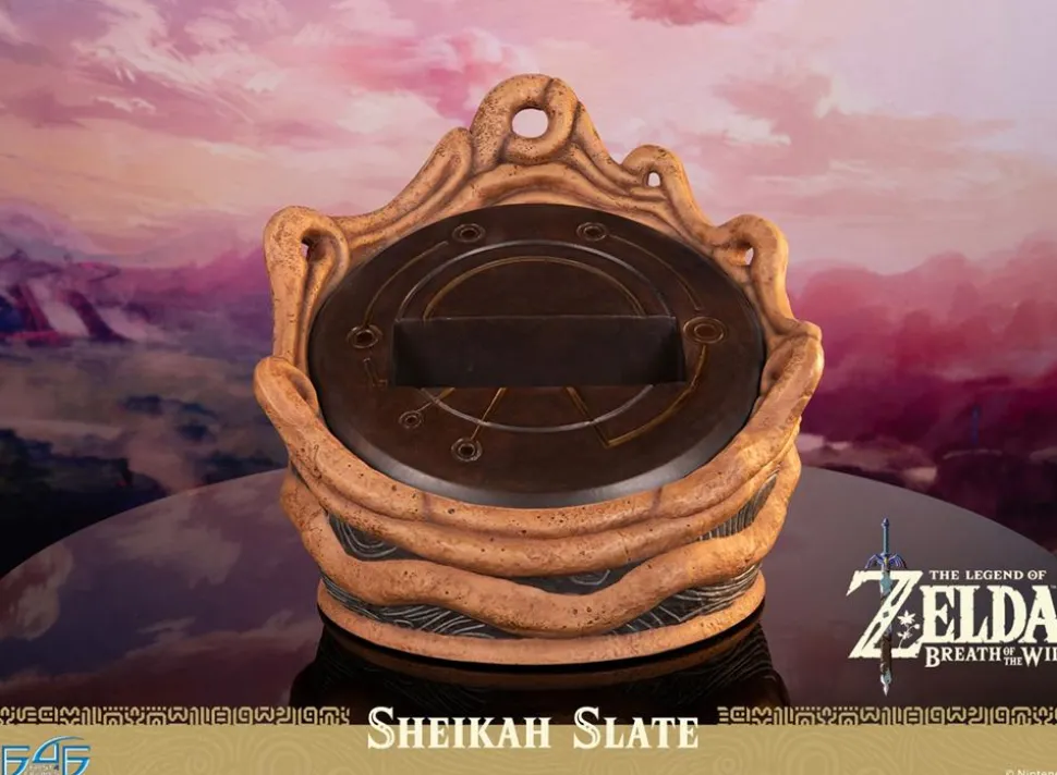 The Legend of Zelda: Breath of the Wild - Sheikah Slate 1:1 Scale Life-Size Statue