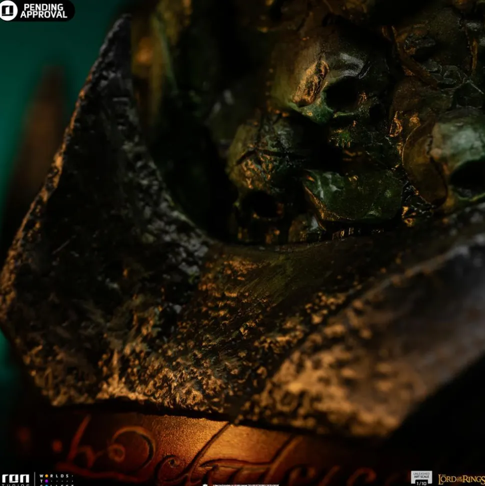 The Lord of the Rings - Aragorn Unleashed 1/10th Scale Statue