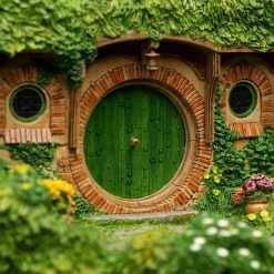 The Lord of the Rings - Bag End Hobbit Hole 3" Diorama Statue