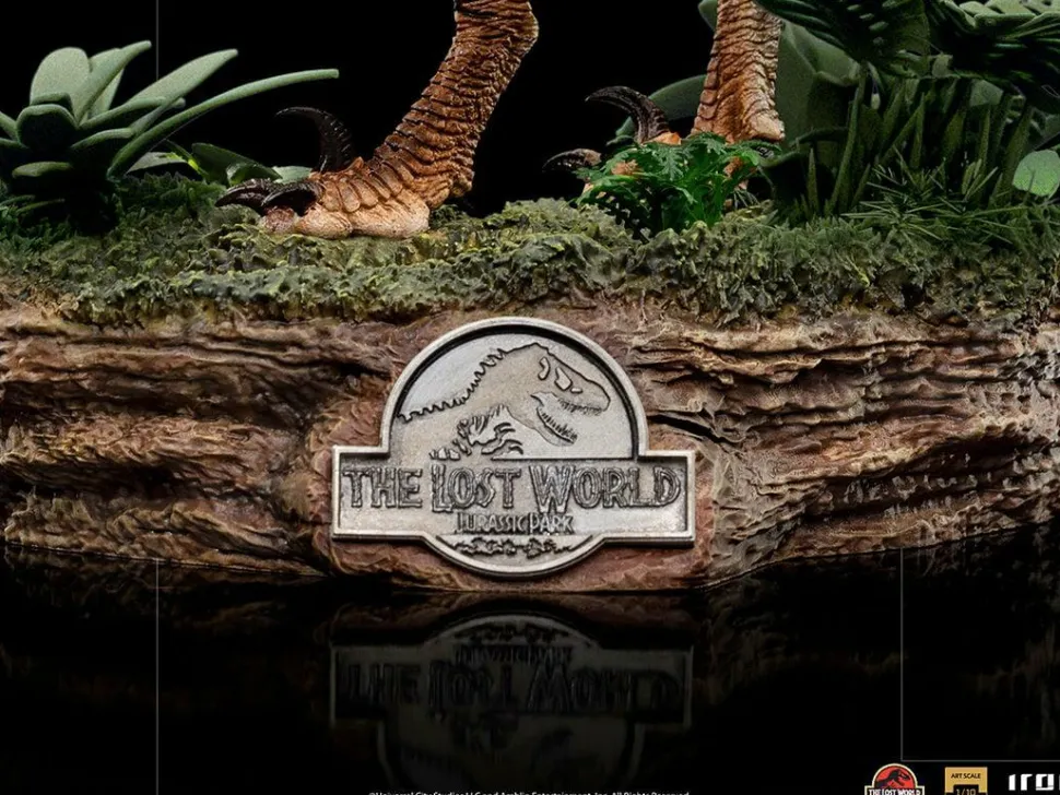 The Lost World: Jurassic Park - Velociraptor Deluxe 1/10th Scale Statue