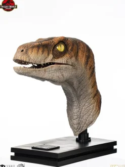 The Lost World: Jurassic Park - Male Velociraptor 1:1 Scale Life-Size Bust