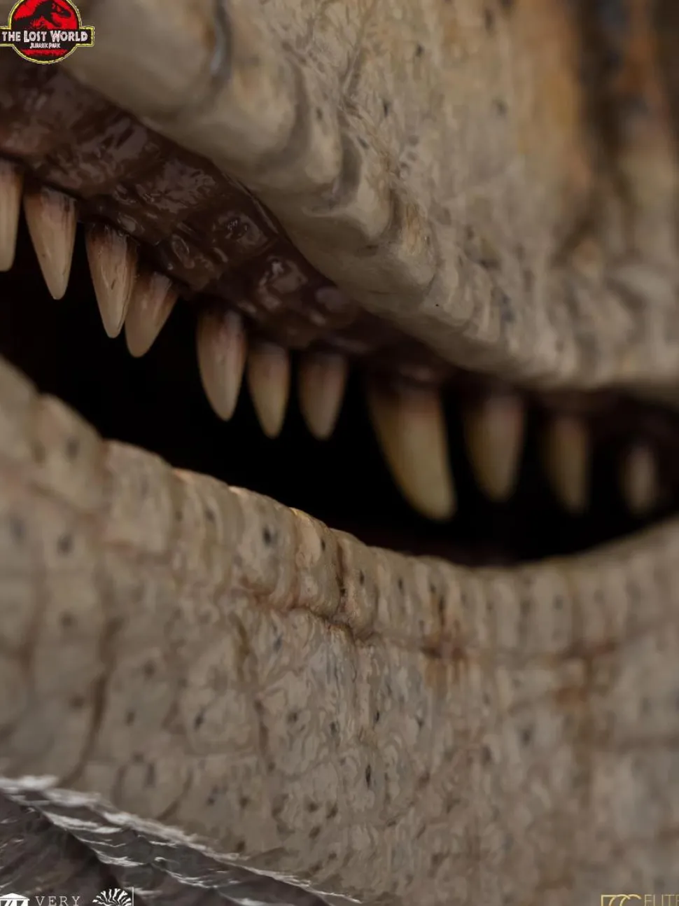 The Lost World: Jurassic Park - Male Velociraptor 1:1 Scale Life-Size Bust