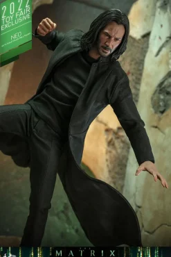 The Matrix Resurrections - Neo 1/6th Scale Hot Toys Action Figure (2022 Toy Fair Exclusive)