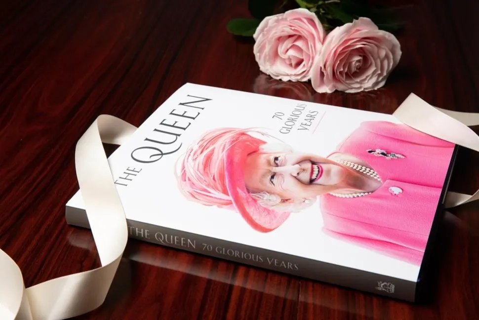 The Queen - 70 Glorious Years: The Offical Platinum Jubilee Souvenir Hardcover Book